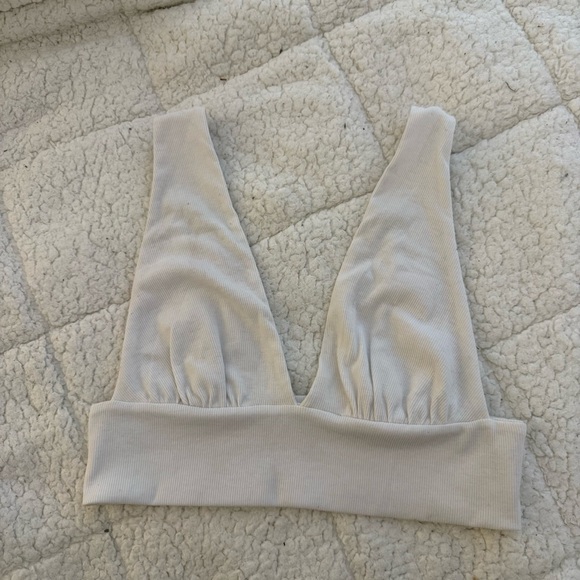 SHEIN Tops - SHEIN white Ribbed V-Neck Crop Top